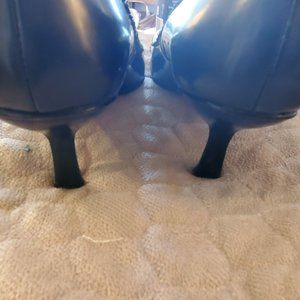 Joan & David Circa Black Patent Kitten Heel pumps, Silver leather metallic trim